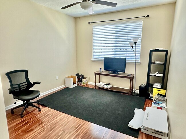 Building Photo - 9901 Baywinds Blvd