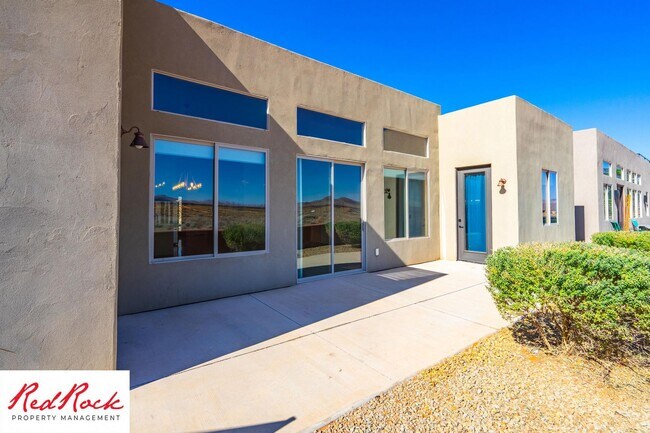 Building Photo - 4 Bedroom Luxury Home Near Sand Hollow
