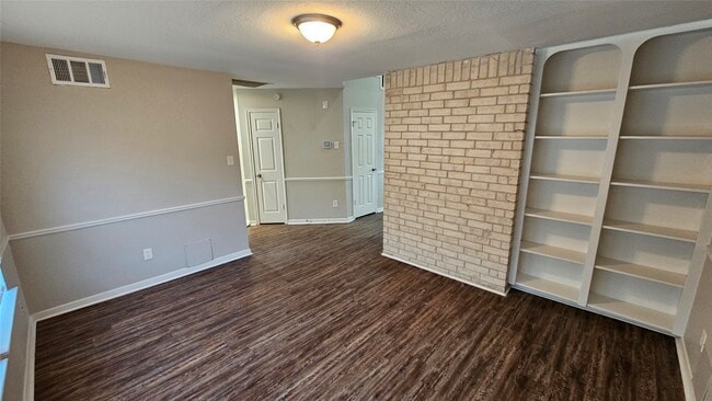 Building Photo - 19522 Lake Hollow Ln