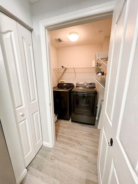 Building Photo - 9857 Baywinds Dr