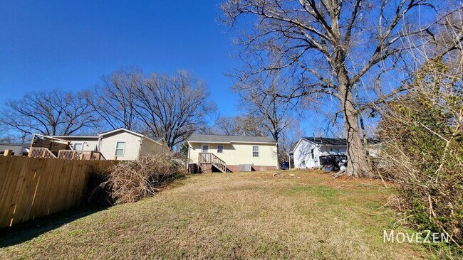 Building Photo - 333 Friendship Dr