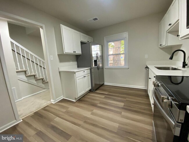 Building Photo - 9 Farrell Ln