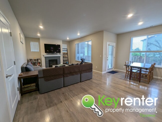 Building Photo - Spacious Northeast Tacoma 3 Bedroom Home for Rent Near Browns Point