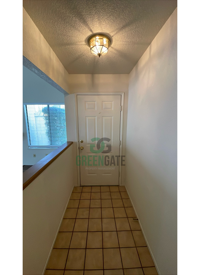 Building Photo - Gate Community 2 Bedroom Condo Availabilit...