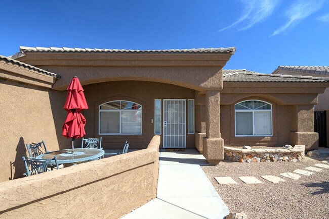 Building Photo - 2121 Desert Lakes Dr