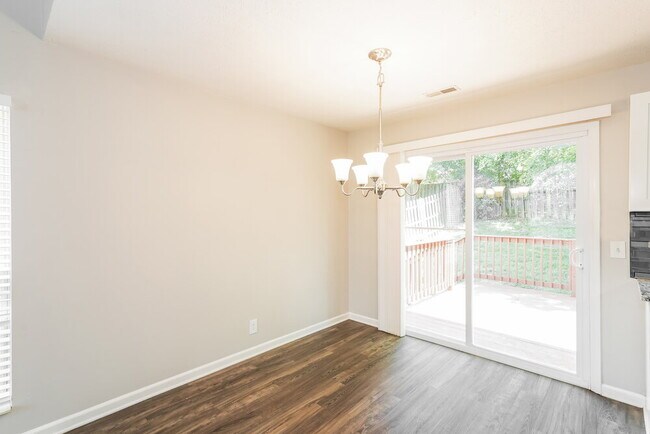 Building Photo - 3005 Creekview Ln
