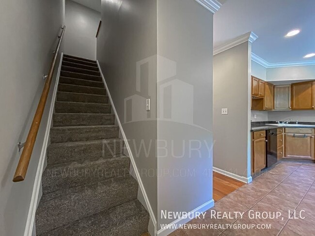 Building Photo - 135 Banksville Pl