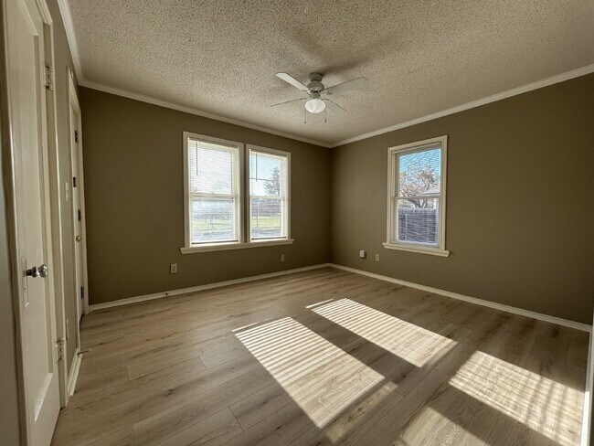 Building Photo - Cozy 2-Bedroom Home Available for Winter 2025 Move-In