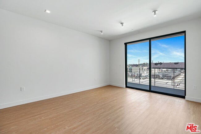 Building Photo - 3688 Overland Ave