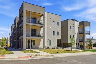 Building Photo - $2,745.95, 2-bed, 2.5 bath, located in Denver with a Rooftop Patio