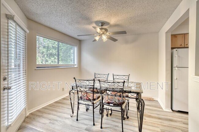 Building Photo - 3713 S Gekeler Ln