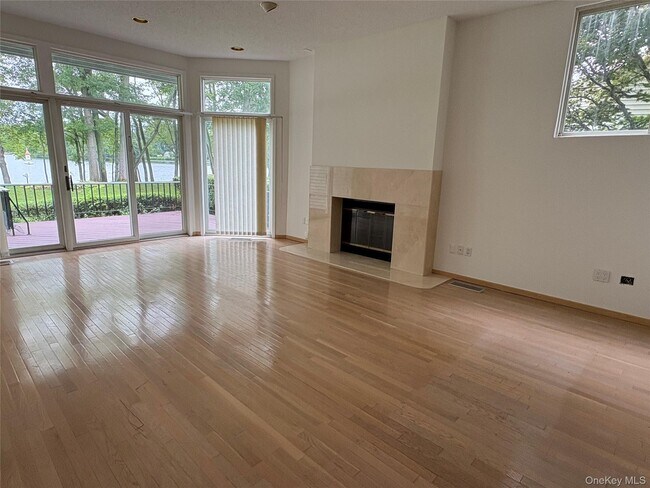 Building Photo - 41 Waterside Close