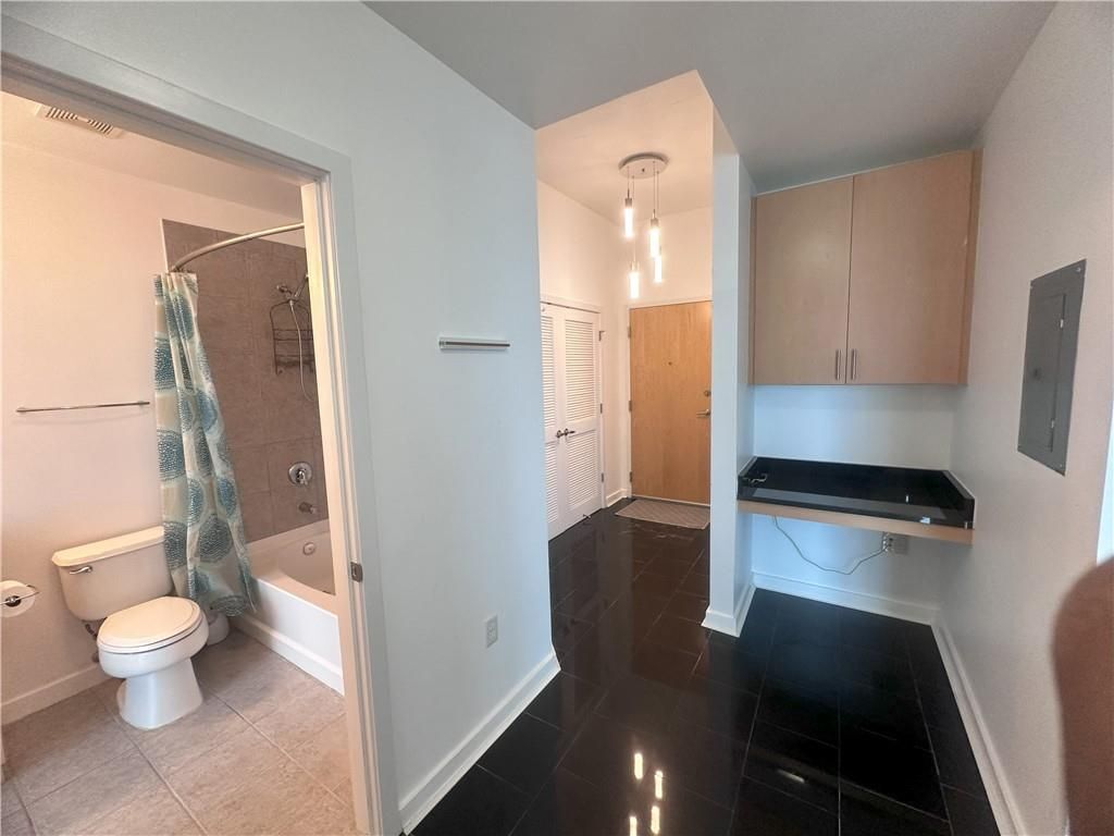 Building Photo - 400 W Peachtree St NW