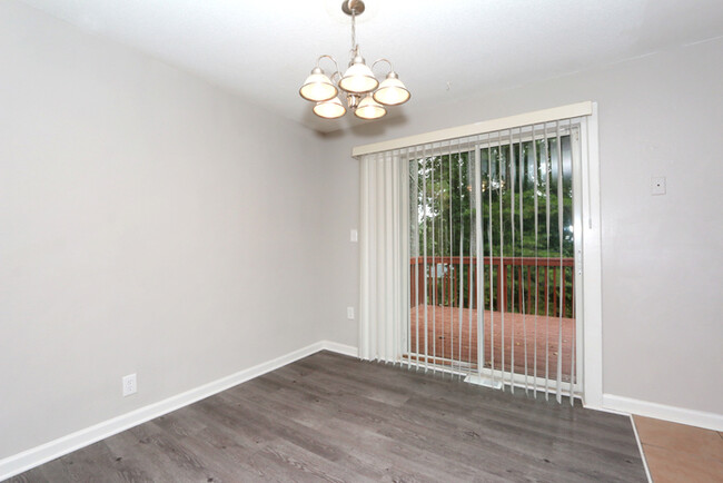 Building Photo - Spacious 4BR 2BA Home!