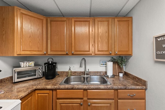 Building Photo - 3175 Rocky River Dr