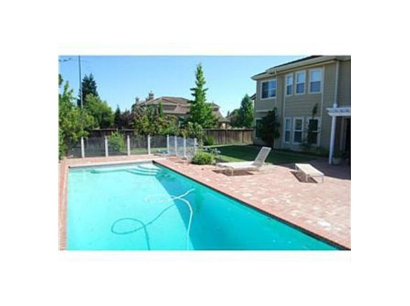 Building Photo - 17680 Bentley Dr