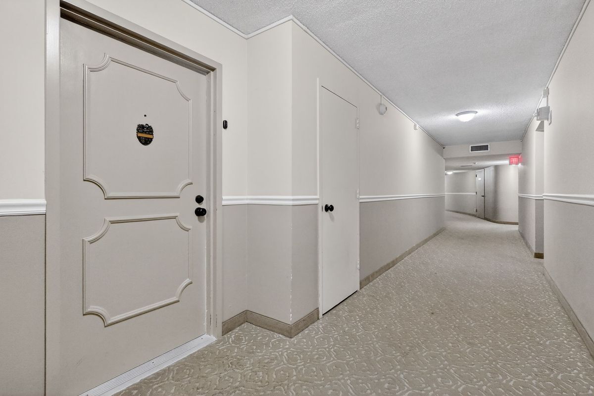 Building Photo - 100 Golden Isles Dr