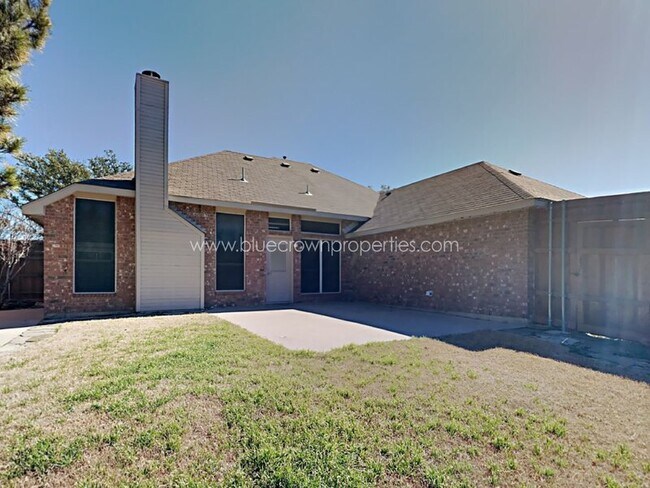 Building Photo - 8401 Greenfield Dr