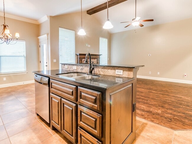 Building Photo - 4 Bedrooms/3Car/Edmond Schools -  Community Pool- Storm Shelter