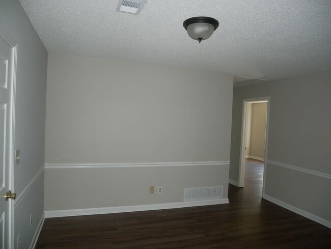 Building Photo - 5800 Dover Dr