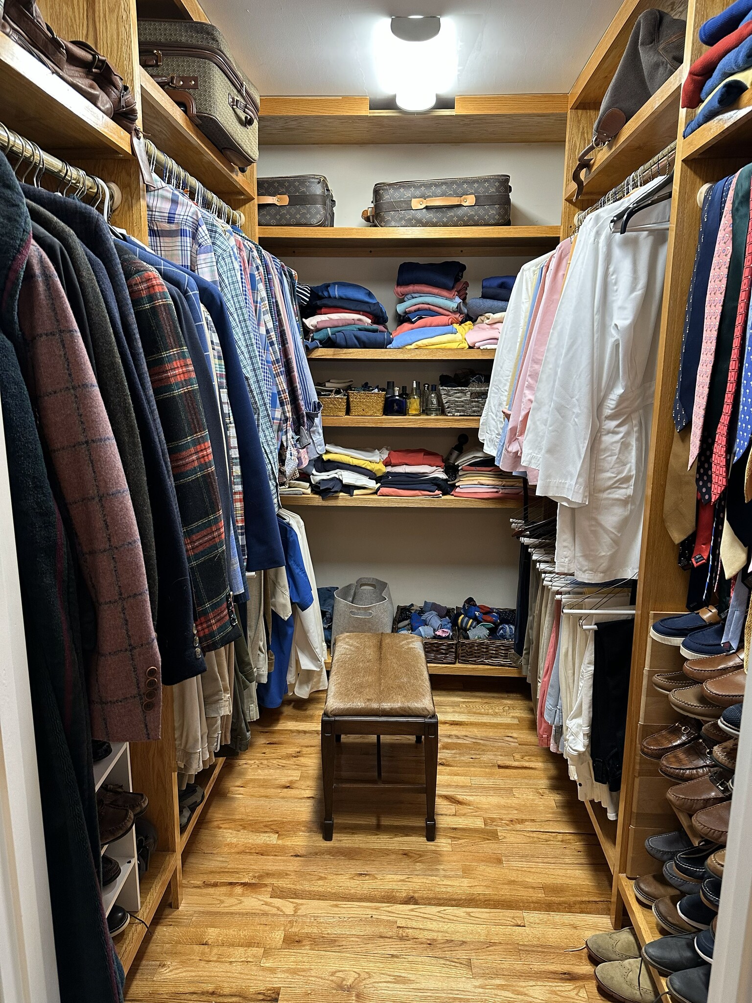 Master Closet - 927 blue crab way