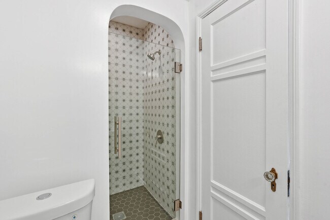 Building Photo - 8702 S 4th Ave