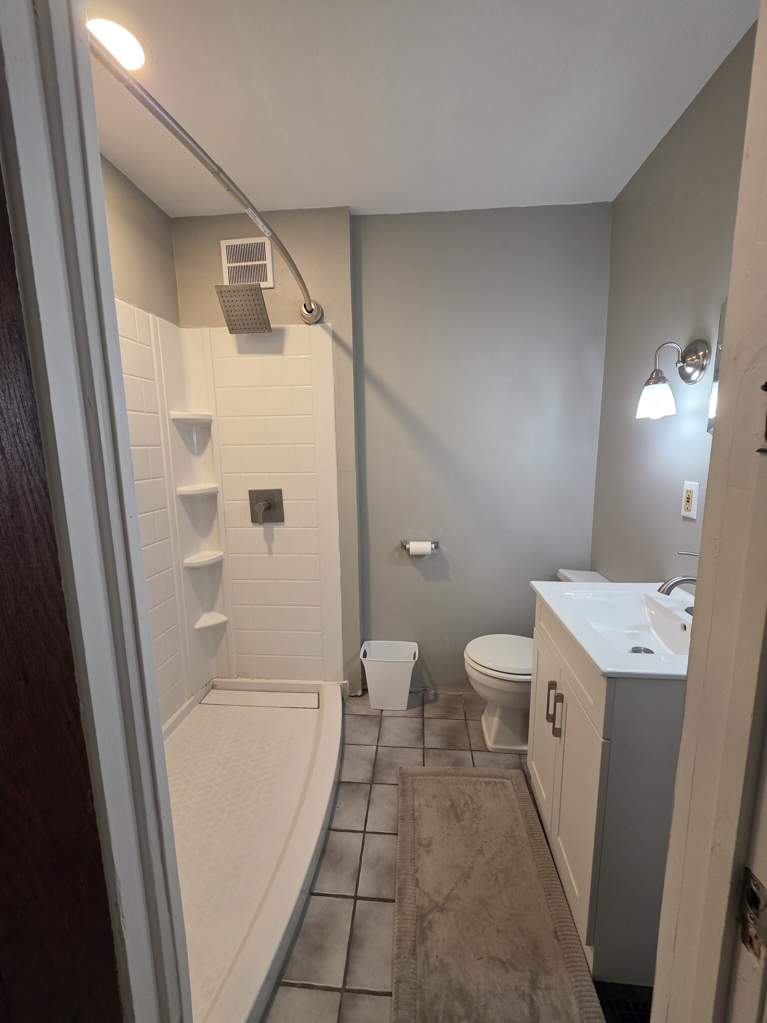 Bathroom - 220 E Oakland Ave