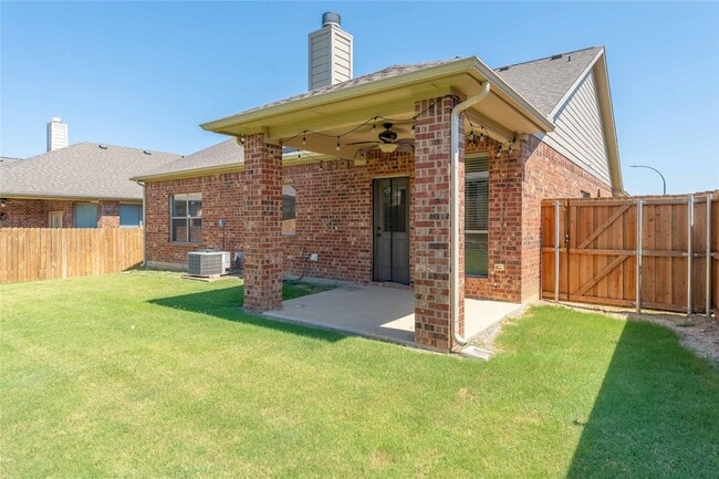 Building Photo - 2401 Spruce Springs Way