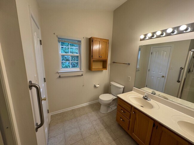 Building Photo - Location! 4 bedroom with garage convenient...