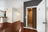 Building Photo - Charming 3-bedroom, 3-bathroom Condo