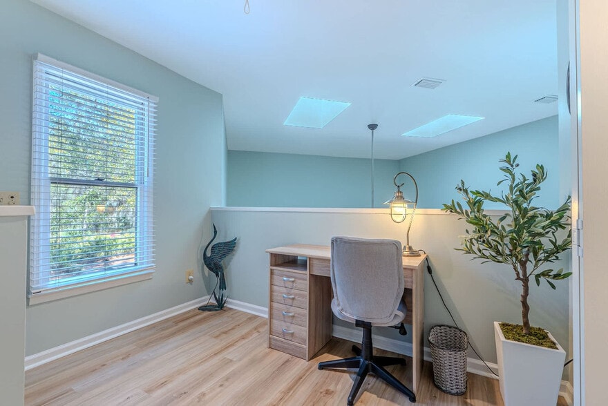 Building Photo - 137 Cordillo Pkwy