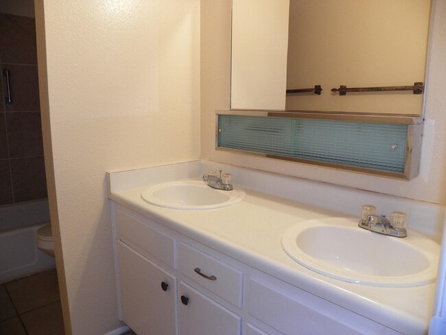 Building Photo - 11408 Lexington Ave NE