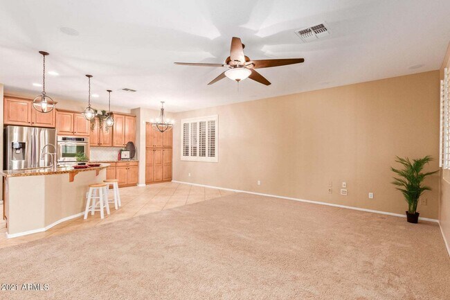 Building Photo - Eagle Glen Cul-de-sac Beauty