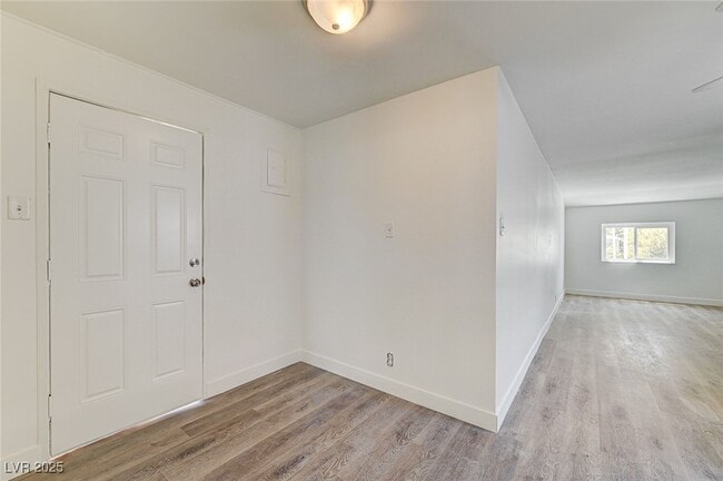 Building Photo - 1405 E Bridger Ave