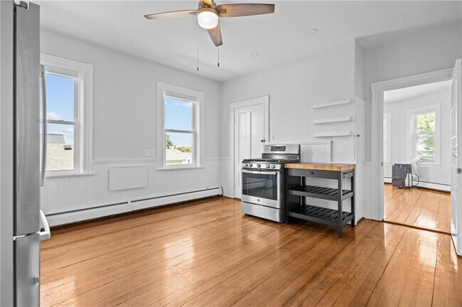 Building Photo - 39 Evergreen St
