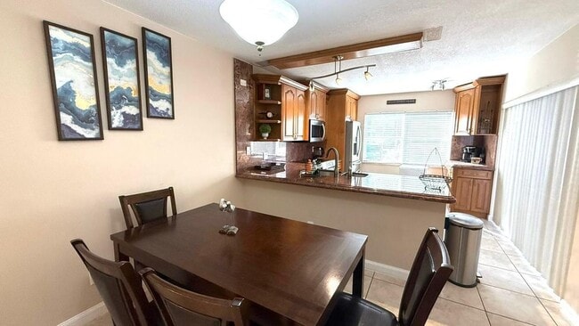 Building Photo - 40 Essex Ct