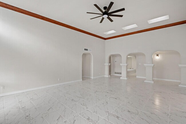 Building Photo - 8500 Mountain View Dr