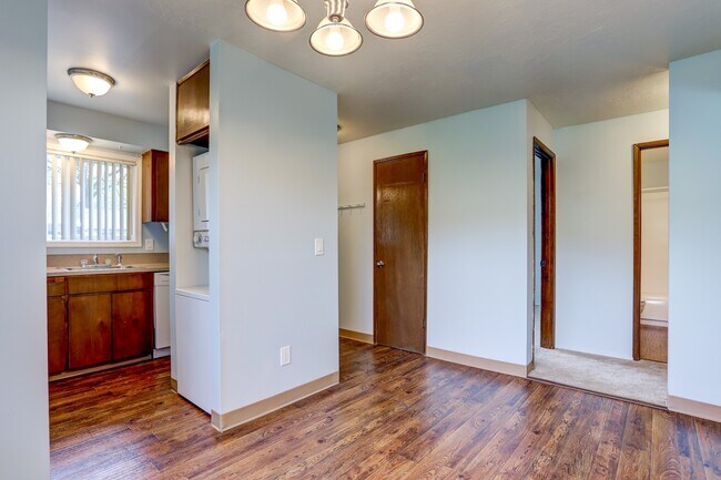 Building Photo - Amber Lantern Apartments