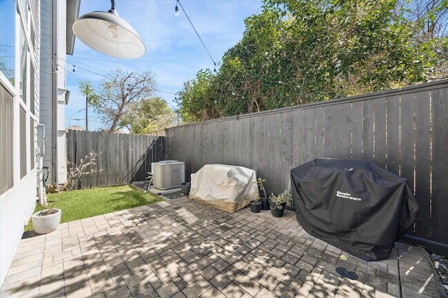Building Photo - 9009 Wellspring Dr