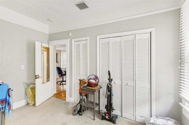 Building Photo - 1206 E Frierson Ave