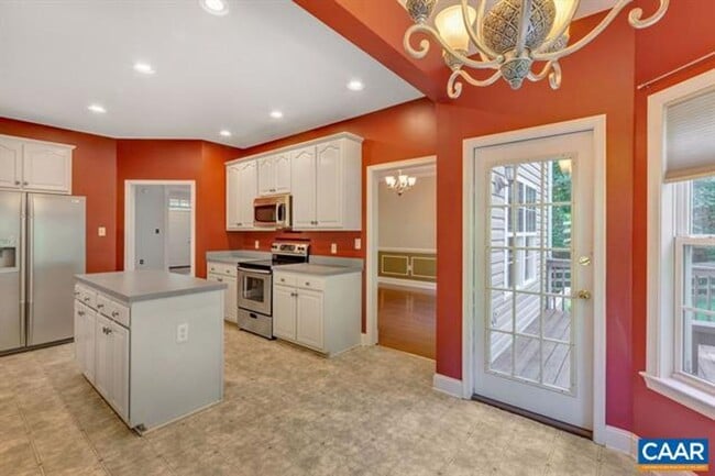 Building Photo - 991 Carodon Dr