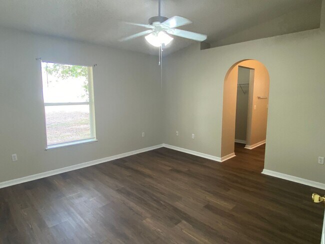 Building Photo - Home for rent