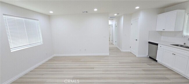 Building Photo - 10824 Long Beach Blvd