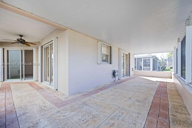 Building Photo - 642 SE 22nd Dr