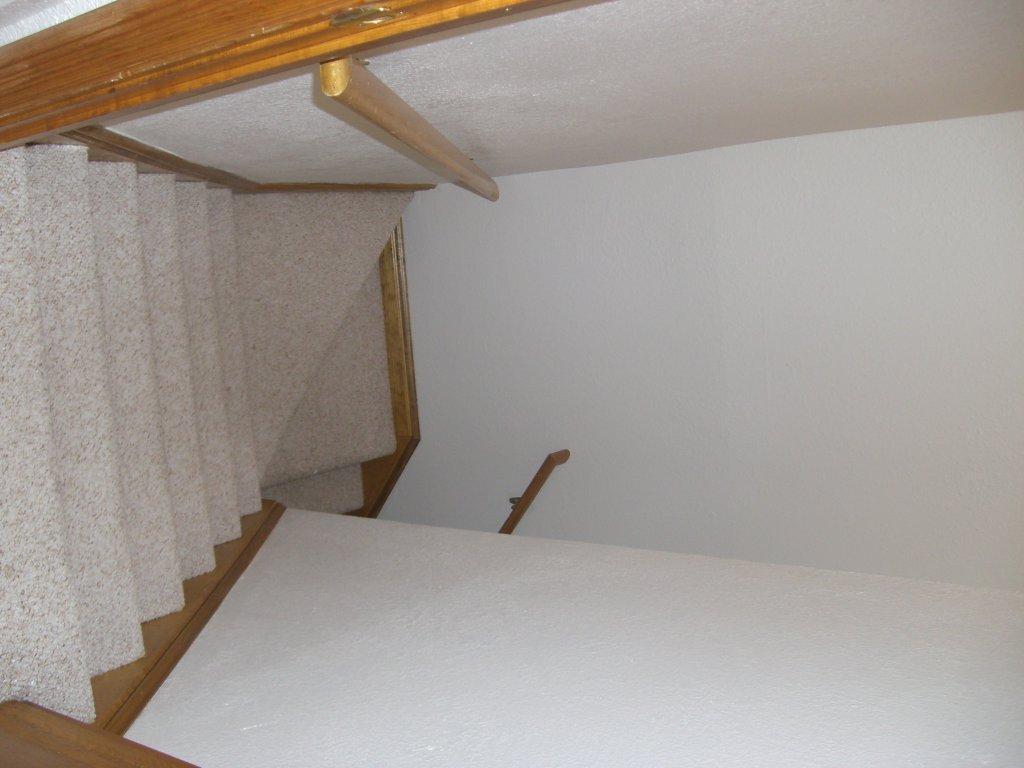 Building Photo - 722 Hilltop Ln