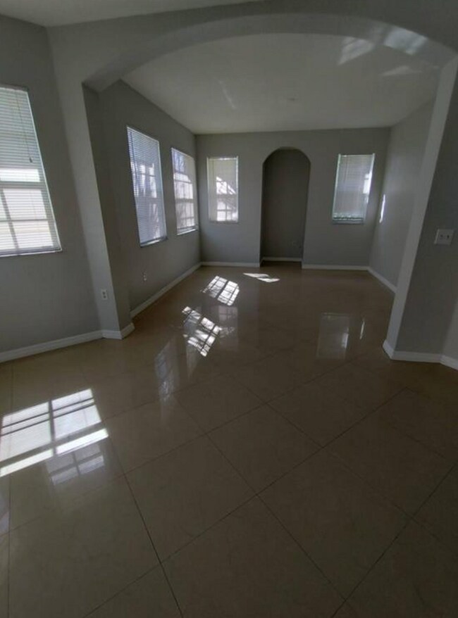 Building Photo - 2307 Belmont Ln