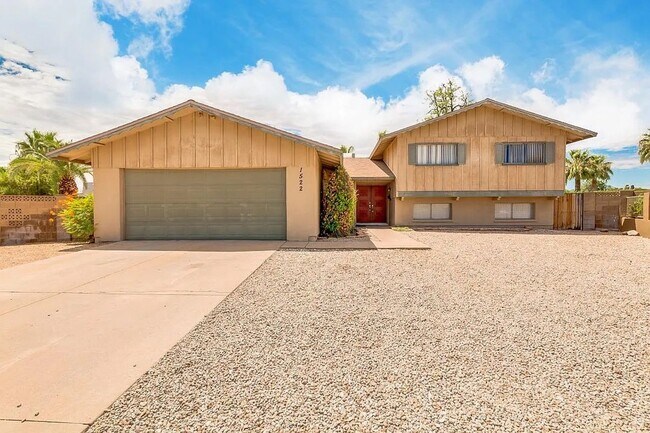 Building Photo - 6 Bedroom ASU house with pool and large yard