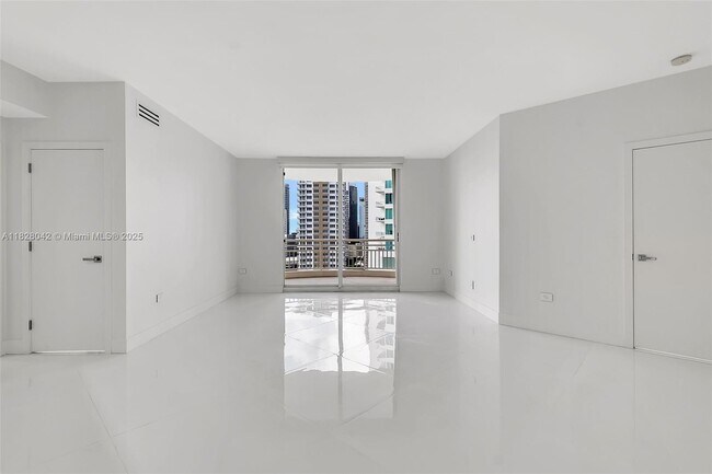 Building Photo - 888 Brickell Key Dr