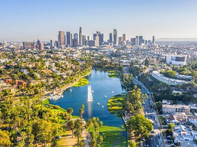 Building Photo - 725 Echo Park Ter
