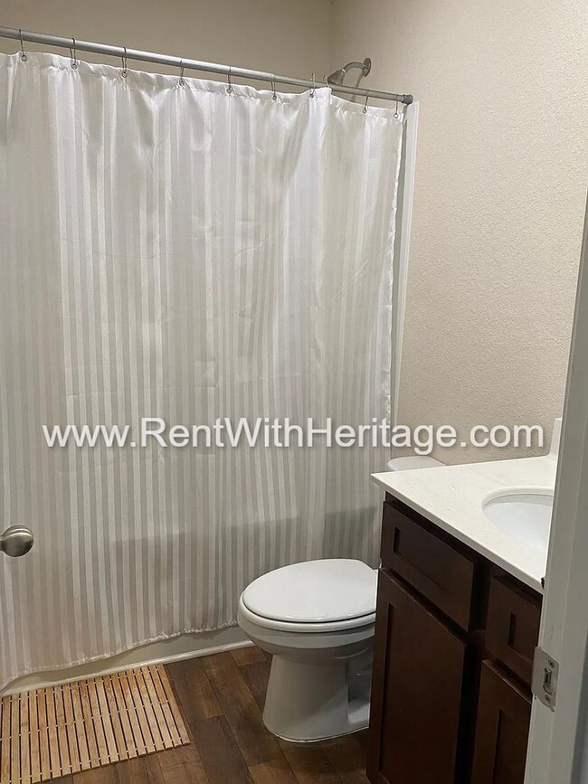Building Photo - Gorgeous 3bd/ 2.5 bath Home in Popular Ann...